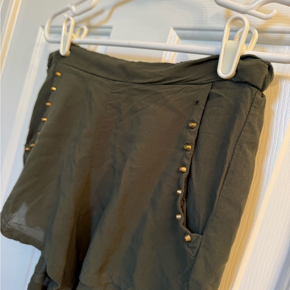h.i.p. High-waist Shorts with Studs in Olive Green, Size Medium - Picture 3 of 7
